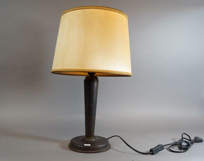 null 189- Pied de lampe en cuir surpiqué
