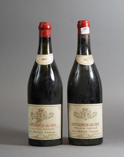 null 250- 2 bouteilles de Châteauneuf du Pape Delpérier Frères 1947 (1 TB, 1 début...