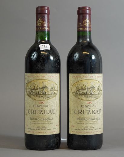 null 321- 2 bouteilles de Château de Cruzeau Pessac-Leognan 1990