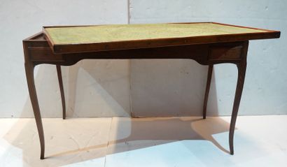 null 
389- Table Tripp Trapp en bois de placage                150/200 €
  et incrustations...