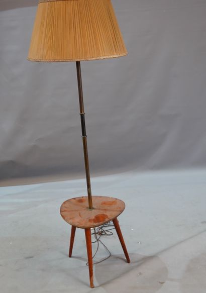 null 430- Table basse-lampadaire en bois de placage et cuivre Epoque 1950 H : 160...