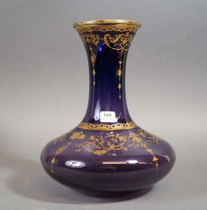 null 160- Vase en verre émaillé H : 26 cm