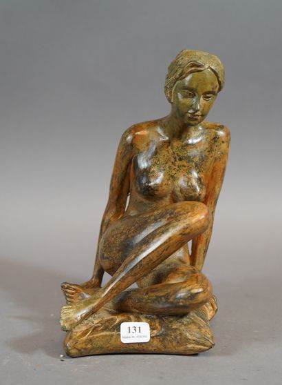 null 131- Pierre CHENET ''Femme assise'' Sculpture en bronze Signée sous la base...