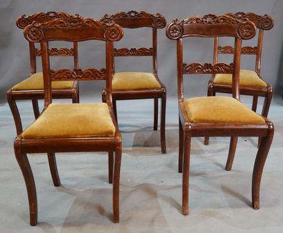 null 413- Suite de cinq chaises en bois sculpté Stye Restauration H : 88 cm
