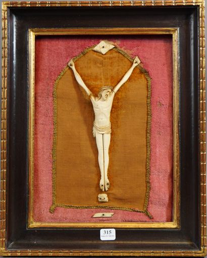 null 315- Crucifix en os (accident et réparation) 27 x 20 cm