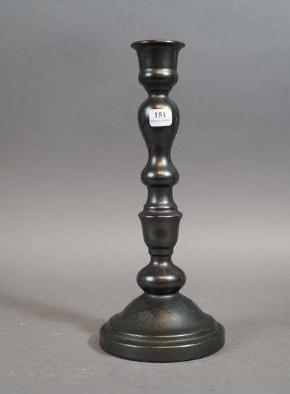 null 151- Bougeoir en céramique à émail noir Années 50-60 H : 30 cm