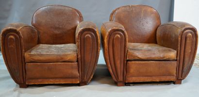 null 
433- Paire de fauteuils Club en cuir Epoque 1940 (usure et accidents) 78 x...
