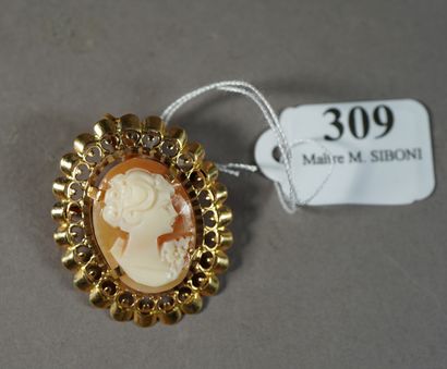 null 309- Broche pendentif en or jaune serti d'un camée Pds : 4,90 g