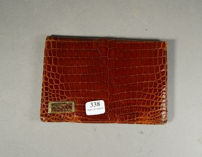 null 338- Portefeuille porte-cartes RM en cuir façon crocodile tabac, monogrammes...
