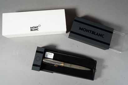 null 361- MONTBLANC Stylo à bille en argent dans son écrin