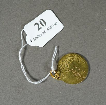 null 20- Gold religious medal Wt: 3.7 g