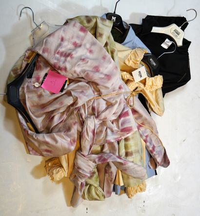 null 353- Lot de vêtements Teatro dei Sogni : deux chemisiers croisés en lin taille...