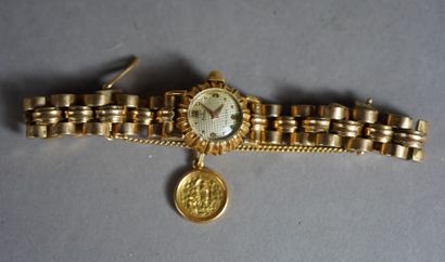 null 
297.7- Montre bracelet de dame en or jaune et sa médaille religieuse                                
Pds...