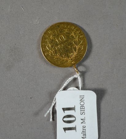 null 101- Pièce de 10 F en or montée en pendentif Pds : 3,25 g