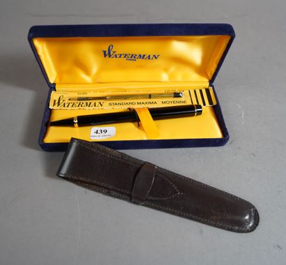 null 439- WATERMAN

Stylo à bille dans son écrin

On y joint un étui en cuir (autre...