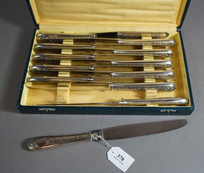 null 378- CHRISTOFLE

Douze couteaux modèle Villeroy en métal argenté, dans un é...