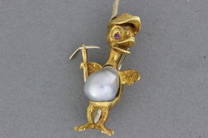 null 205- Broche ''Canard alpiniste'' en or ornée d'une perle

Pds : 7,6 g