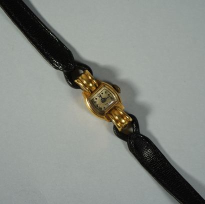 null 175- Montre de dame en or jaune

Bracelet cuir

Pds brut : 11,50 g