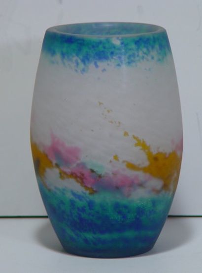 Muller Frères Vase en verre multicouche Ht : 16 cm