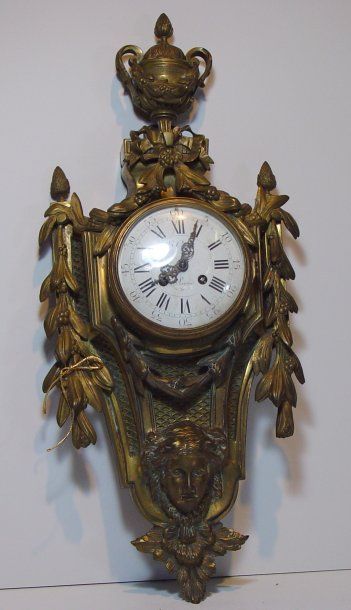 null Cartel d'applique en bronze doré. Style Louis XVI, mouvement par CAUX à Paris....