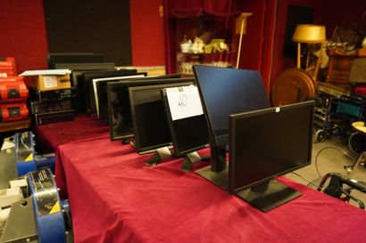 null 14 écrans Dell et 7 unités centrales