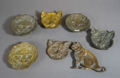 null 395- Sept coupes vide-poches en bronze à décor de chat Diamètre : environ 10...