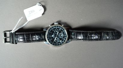 null 286- LIP Montre chronographe, bracelet en cuir noir