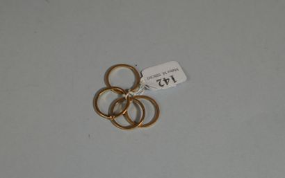 null 142- Quatre anneaux en or jaune Pds : 5,50 g