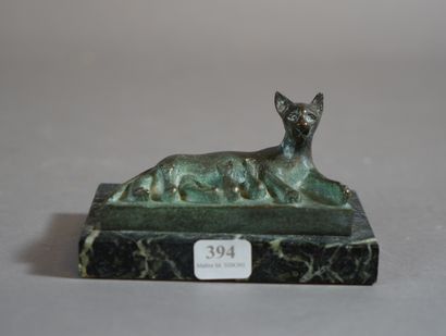 null 
394- Bastet allaitant. Bronze Editions musées nationaux Longueur : 10 cm
