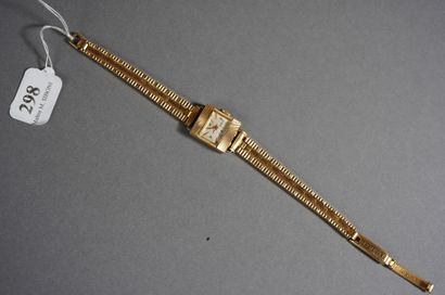 null 298- Montre de dame en or jaune Bracelet en métal doré Pds brut : 22 g
