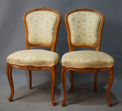 null 547- Suite de quatre chaises en bois mouluré Style Louis XV