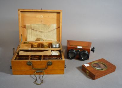 null 416- Visionneuse, loupe, coffret, boîte photo et ses flacons