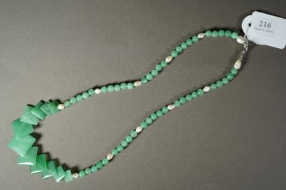 null 216- Collier en aventurine et perles d'eau douce Longueur : 52 cm