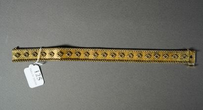 null 125- Bracelet en or jaune à décor de losanges Pds : 41,70 g