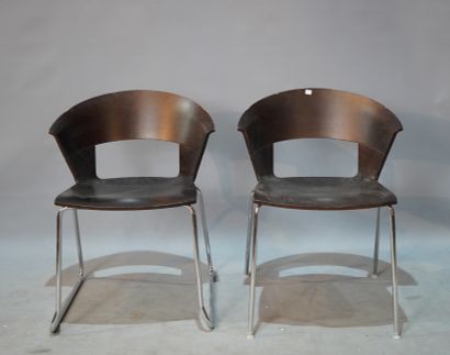 524- Paire de chaises en bois et métal chromé...