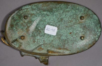 null 409- Vide-poche en bronze patiné et doré à décor de fleurs L : 19 cm
