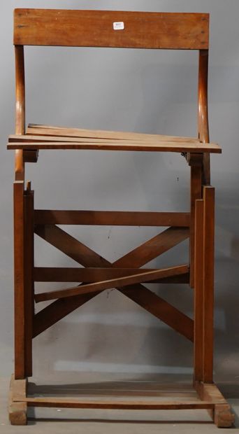 null 461- Chaise en bois à mécanisme 80 x 43 cm