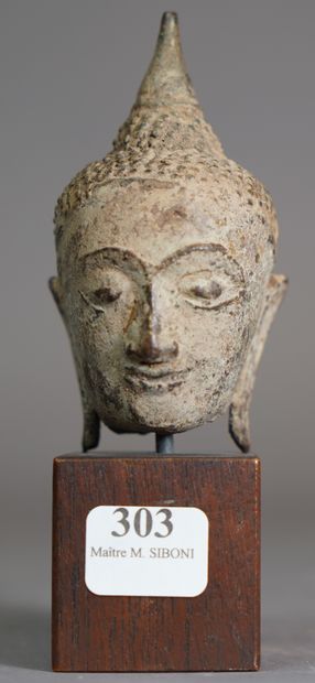 303- Tête de bouddha en bronze H : 9 cm Socle...
