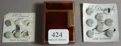 424- DUPONT Briquet en métal doré et laq...