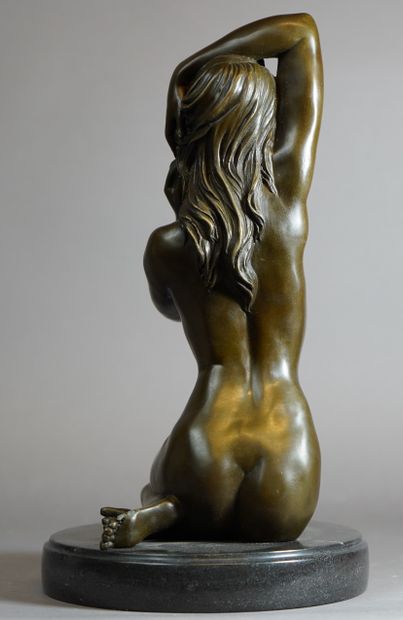 null 391- MANOLLO ''Femme aux seins nus'' Sculpture en bronze H : 37 cm
