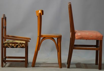 null 442- Fauteuil d'enfant (H : 60 cm) et deux chaises