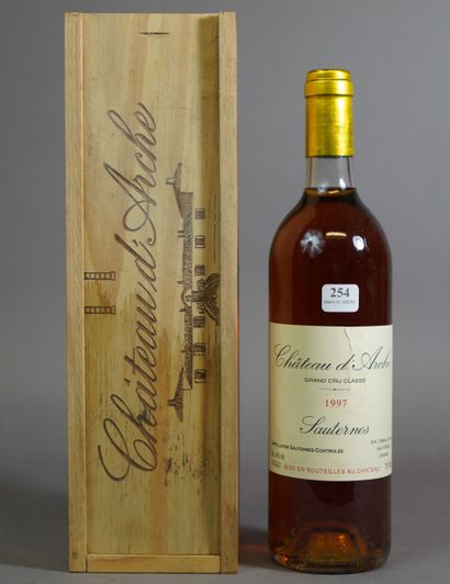null 254- 1 bouteille de Sauternes Château d'Arche 1997 dans sa caisse en bois