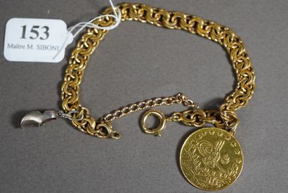 null 153- Pendentif ''pièce'' Moyen-Orient (Pds : env. 7 g) et son bracelet en métal...