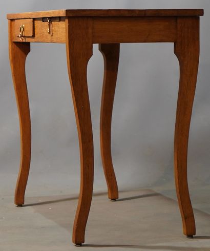 null 443- Table bureau en bois à un tiroir et une tablette 69 x 80 x 43 cm