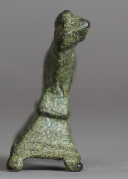 null 311- Animal sur son socle Sculpture en bronze H : 5,5 cm
