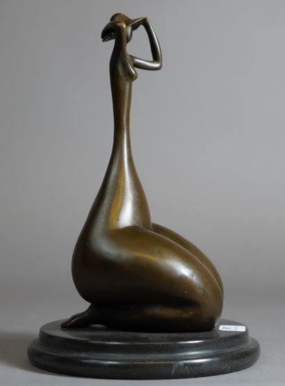 null 387- MILO ''Femme à genoux'' Sculpture en bronze H : 23 cm (avec le socle)