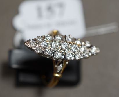 null 157- Bague Marquise en or jaune et or gris pavée de diamants Pds : 4,55 g