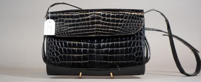 null 359- Deux sacs en cuir noir imitation croco à bandoulière et sac MORABITO (anse...