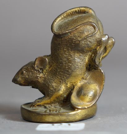 null 323- Rat en bronze CHINE H : 5,5 cm