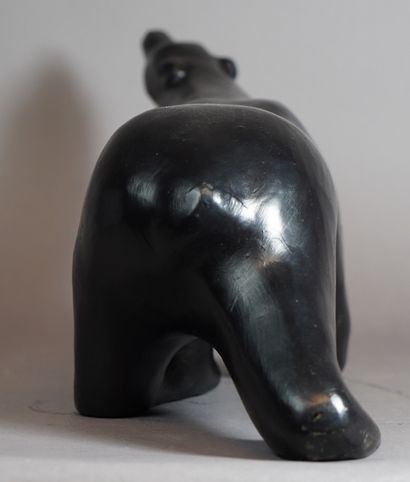 null 388- Pierre CHENET ''Ours polaire'' Sculpture en bronze L : 48 cm